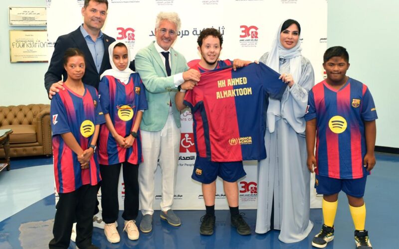 وفد رفيع من نادي برشلونة يزور مركز راشد لأصحاب الهمم ويشيد بخدماته المتميزة